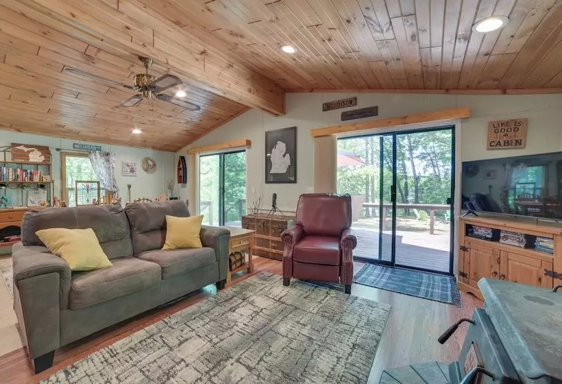 Rose City Cabin W/ Fire Pit & Lake Access