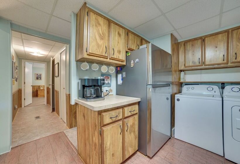 Rose City Cabin W/ Fire Pit & Lake Access