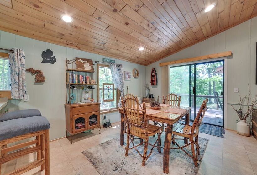 Rose City Cabin W/ Fire Pit & Lake Access