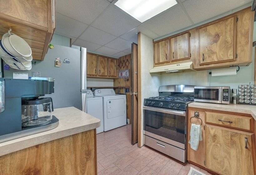 Rose City Cabin W/ Fire Pit & Lake Access