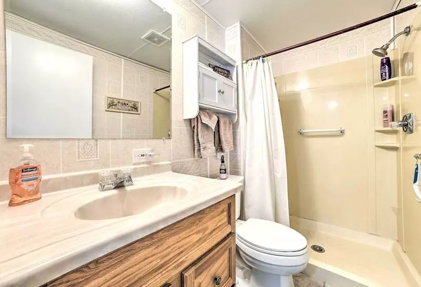 Rose City Cabin W/ Fire Pit & Lake Access