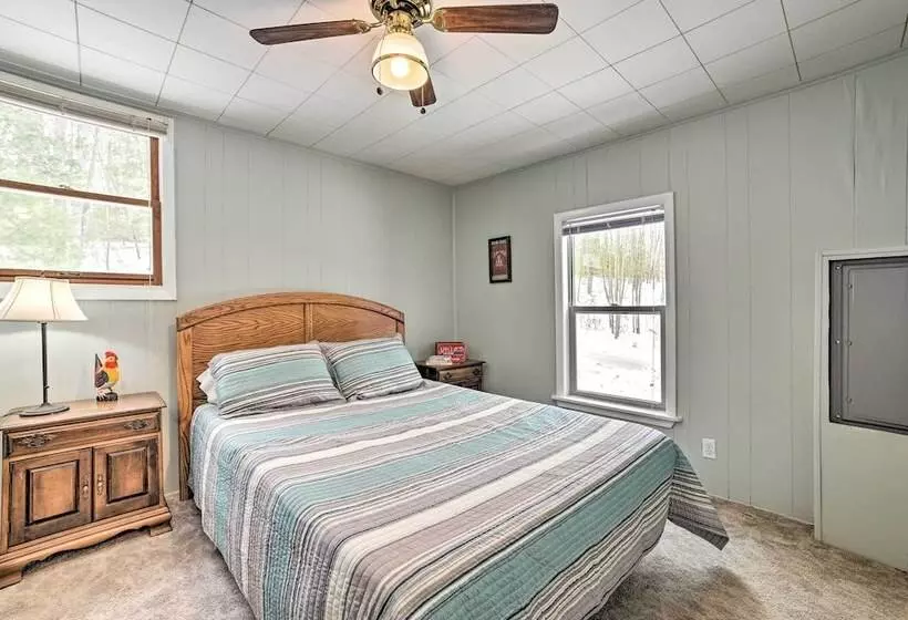 Rose City Cabin W/ Fire Pit & Lake Access