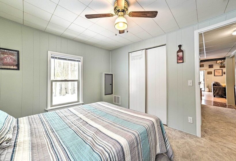 Rose City Cabin W/ Fire Pit & Lake Access