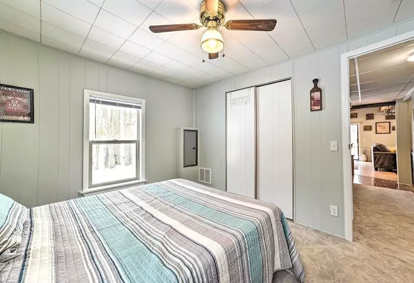 Rose City Cabin W/ Fire Pit & Lake Access