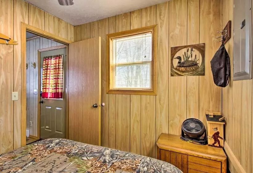 Secluded Remer Cabin W/ Lake Access!