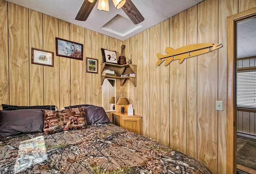 Secluded Remer Cabin W/ Lake Access!