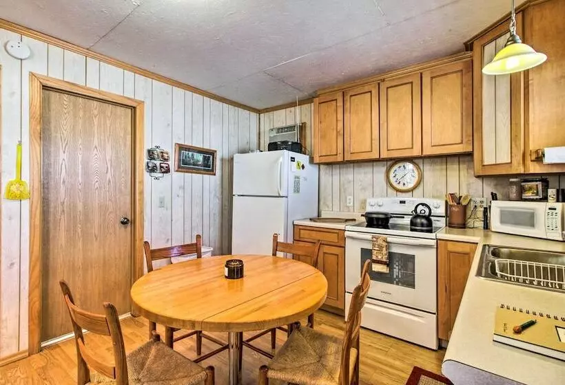 Secluded Remer Cabin W/ Lake Access!