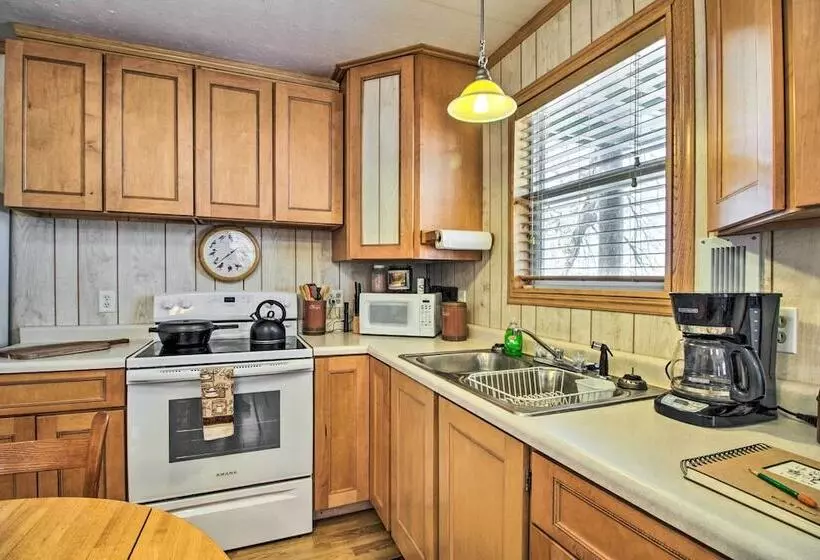 Secluded Remer Cabin W/ Lake Access!