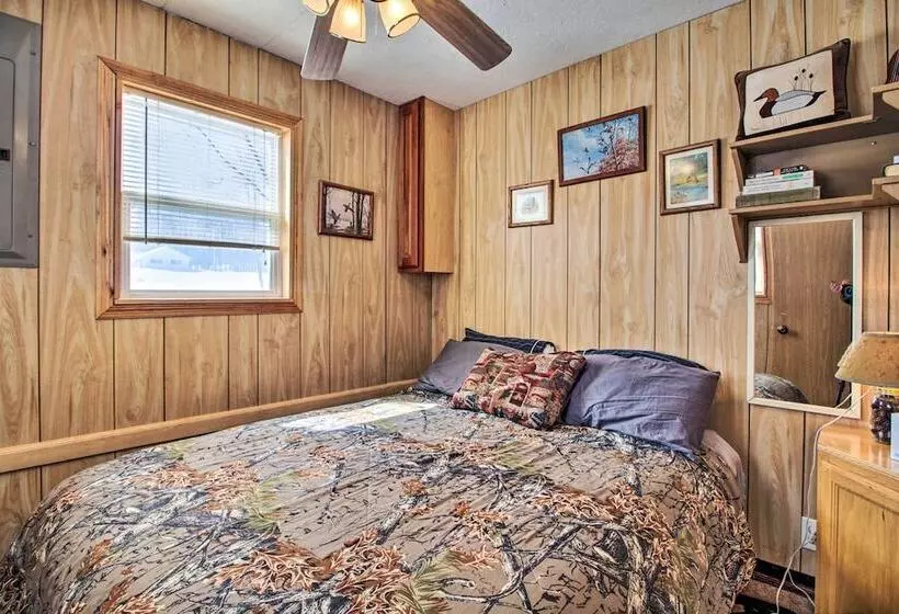 Secluded Remer Cabin W/ Lake Access!