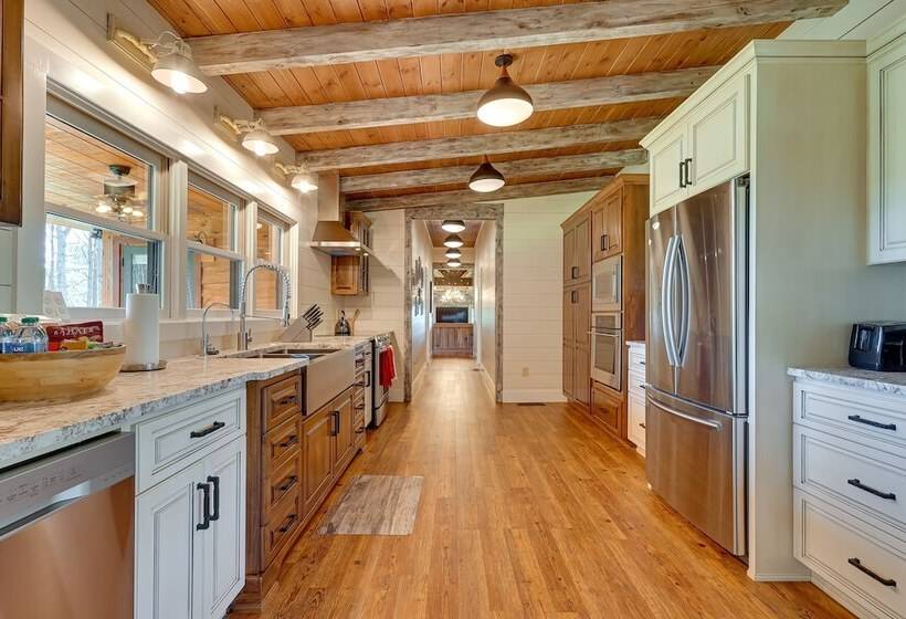 Spacious Alabama Retreat Deck, Grill & Fire Pit!