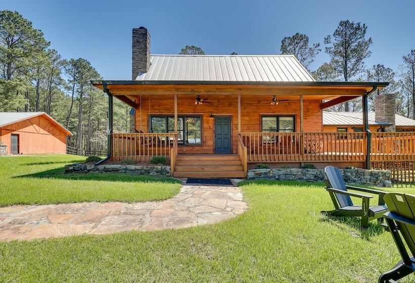 Spacious Alabama Retreat Deck, Grill & Fire Pit!