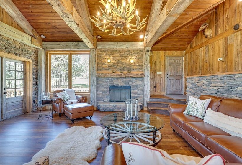 Spacious Alabama Retreat Deck, Grill & Fire Pit!