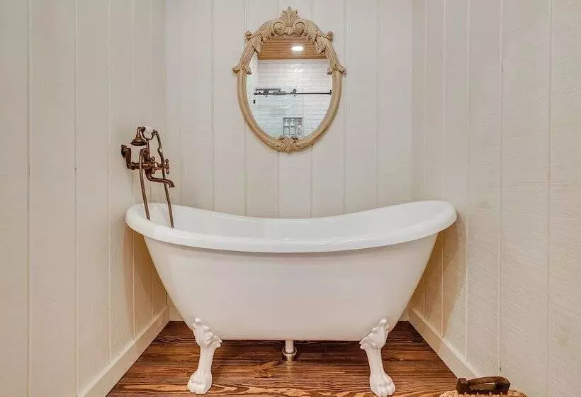 Spacious Alabama Retreat   Deck, Grill & Fire Pit!