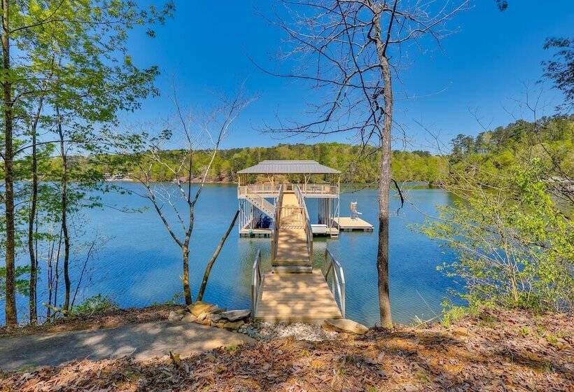 Spacious Alabama Retreat Deck, Grill & Fire Pit!