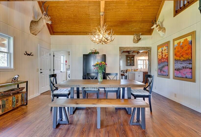 Spacious Alabama Retreat Deck, Grill & Fire Pit!