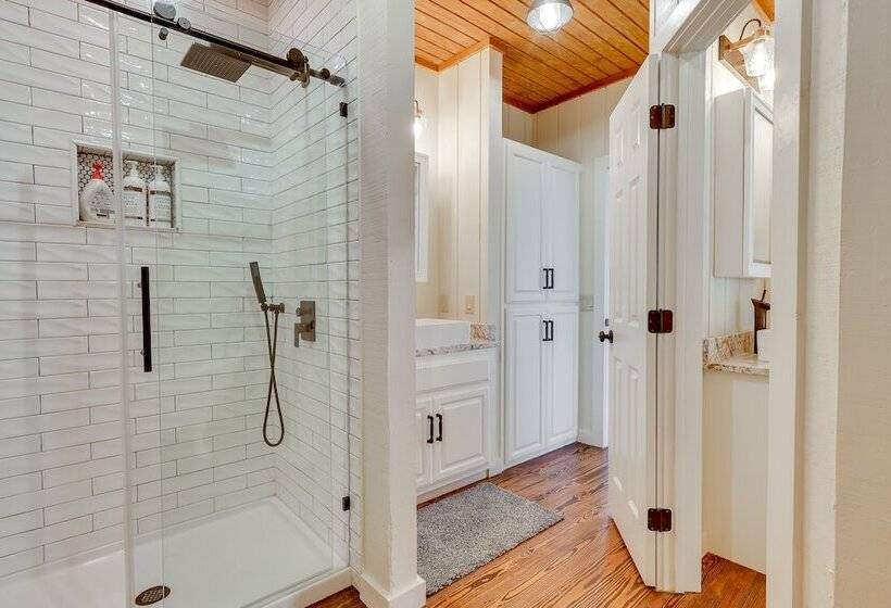 Spacious Alabama Retreat Deck, Grill & Fire Pit!