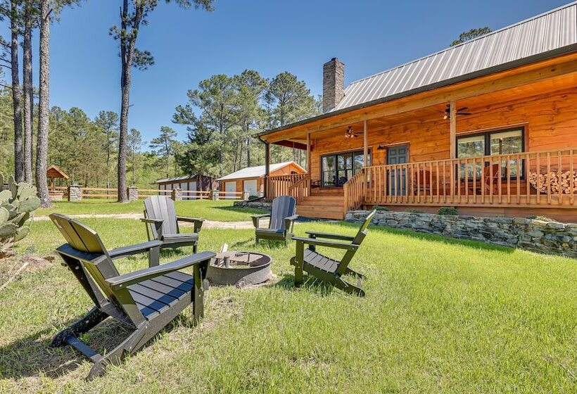 Spacious Alabama Retreat Deck, Grill & Fire Pit!