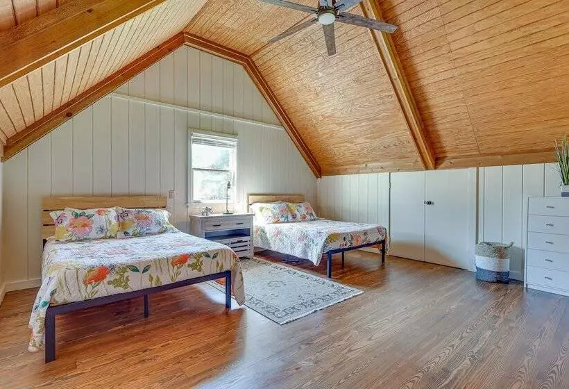 Spacious Alabama Retreat   Deck, Grill & Fire Pit!