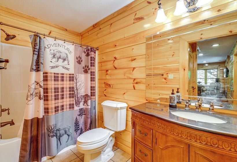 Hike, Fish & Golf: Burnsville Retreat W/ Deck!