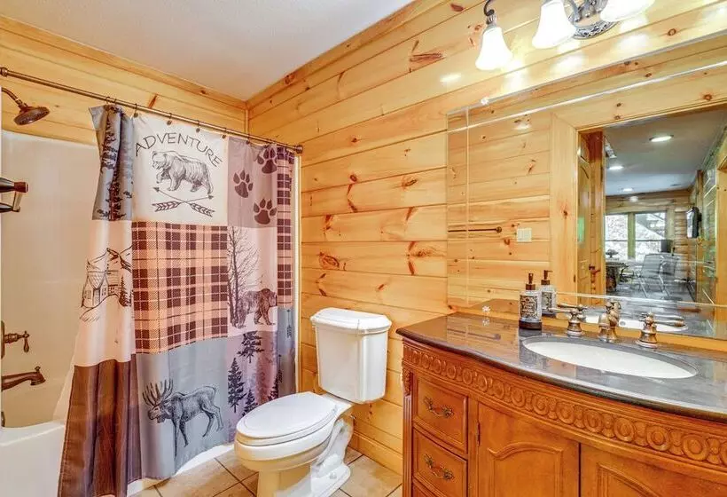 Hike, Fish & Golf: Burnsville Retreat W/ Deck!