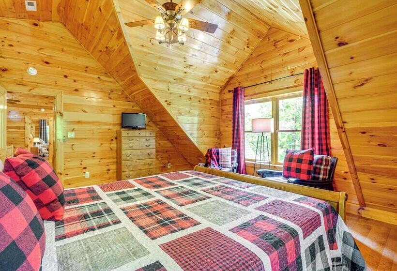 Hike, Fish & Golf: Burnsville Retreat W/ Deck!