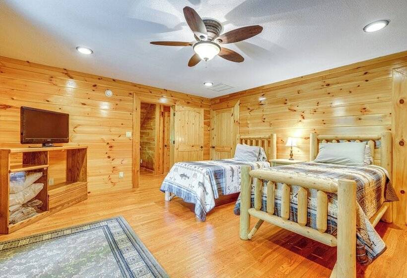 Hike, Fish & Golf: Burnsville Retreat W/ Deck!