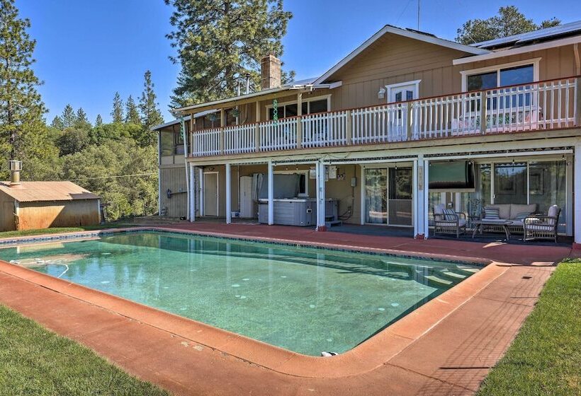 Jackson Escape W/ Hot Tub & Mtn Views!