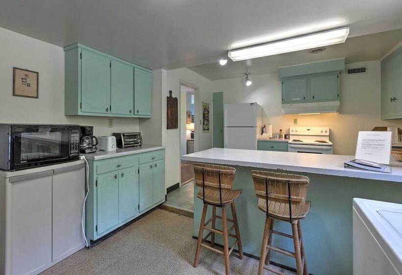 Stair Free Lexington Home W/ Blue Ridge Mtn Views!