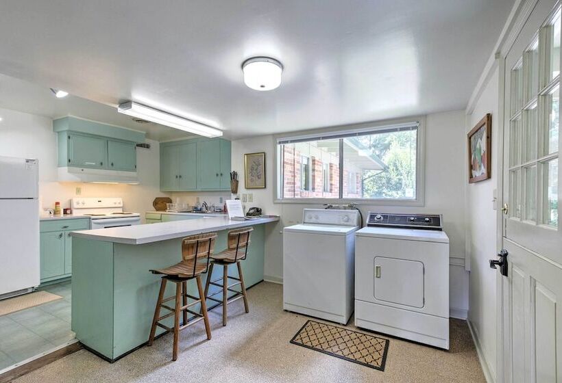 Stair Free Lexington Home W/ Blue Ridge Mtn Views!