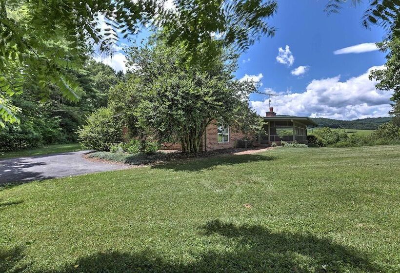 Stair Free Lexington Home W/ Blue Ridge Mtn Views!