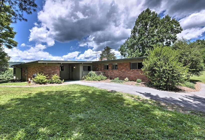 Stair Free Lexington Home W/ Blue Ridge Mtn Views!