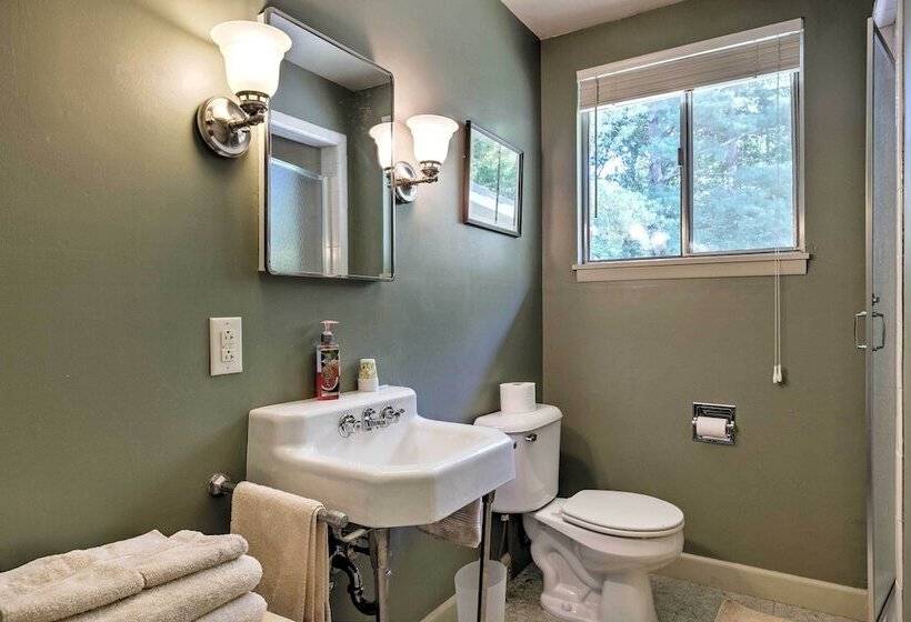 Stair Free Lexington Home W/ Blue Ridge Mtn Views!