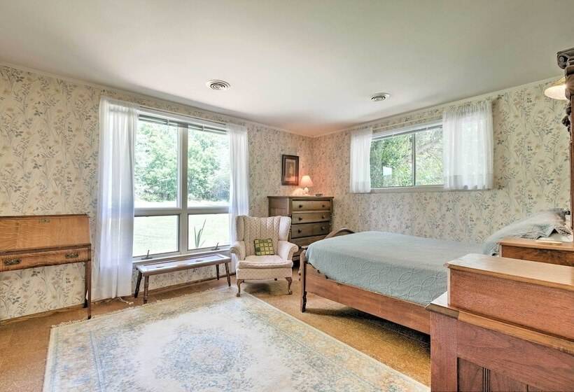 Stair Free Lexington Home W/ Blue Ridge Mtn Views!