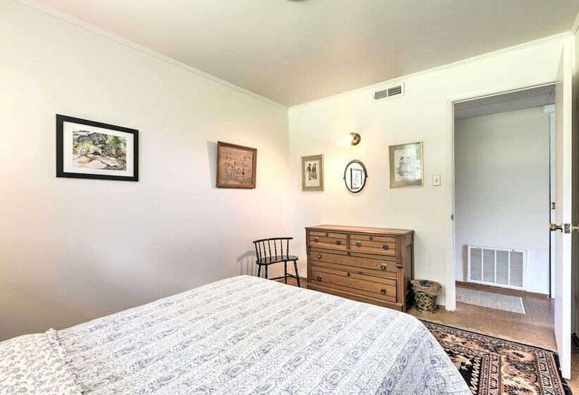 Stair Free Lexington Home W/ Blue Ridge Mtn Views!