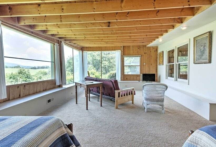 Stair Free Lexington Home W/ Blue Ridge Mtn Views!