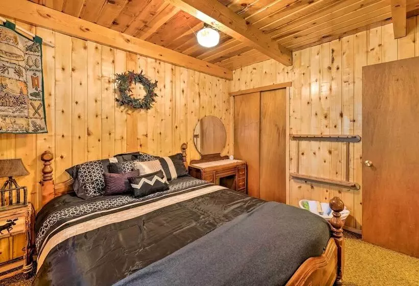 Sun Lit Orangeville Cabin W/ River Access!