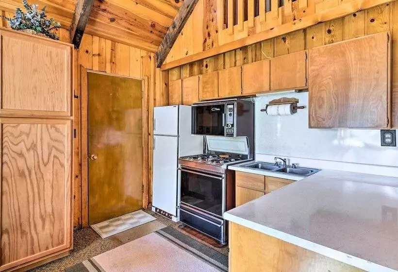 Sun Lit Orangeville Cabin W/ River Access!