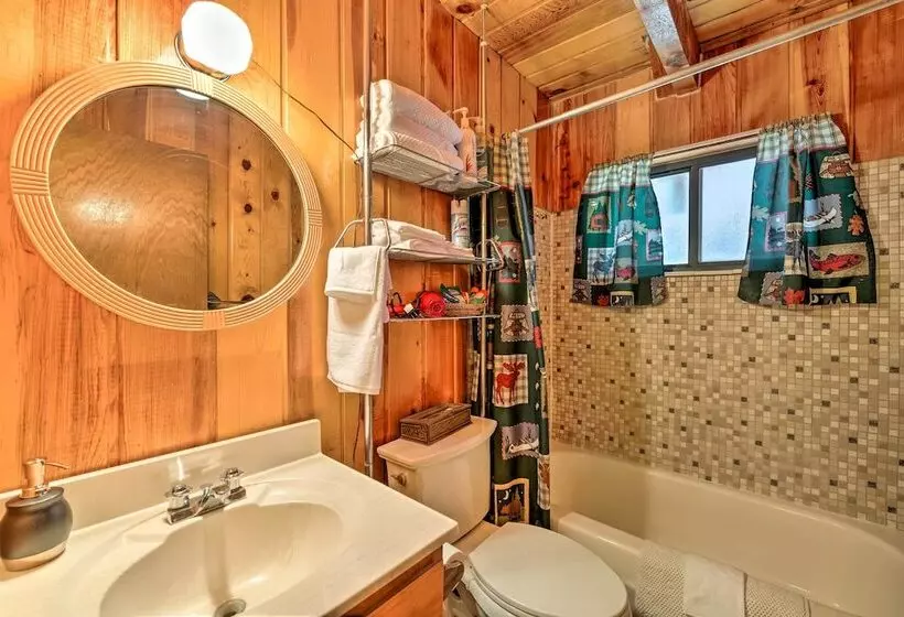 Sun Lit Orangeville Cabin W/ River Access!