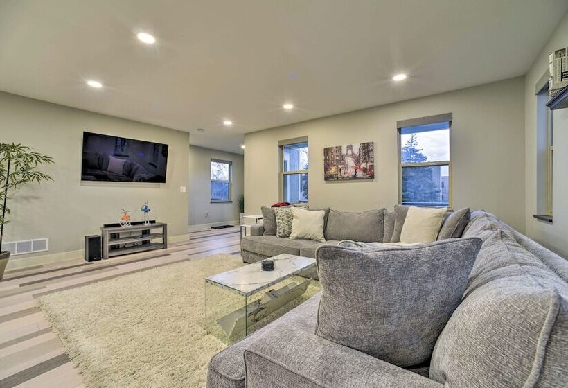 Sunny Clawson Home W/ Yard Walk To Main St!