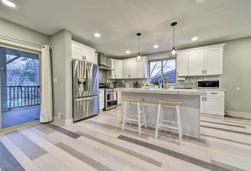 Sunny Clawson Home W/ Yard Walk To Main St!