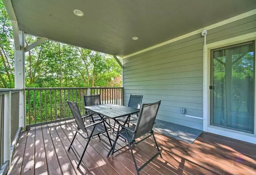 Sunny Clawson Home W/ Yard   Walk To Main St!