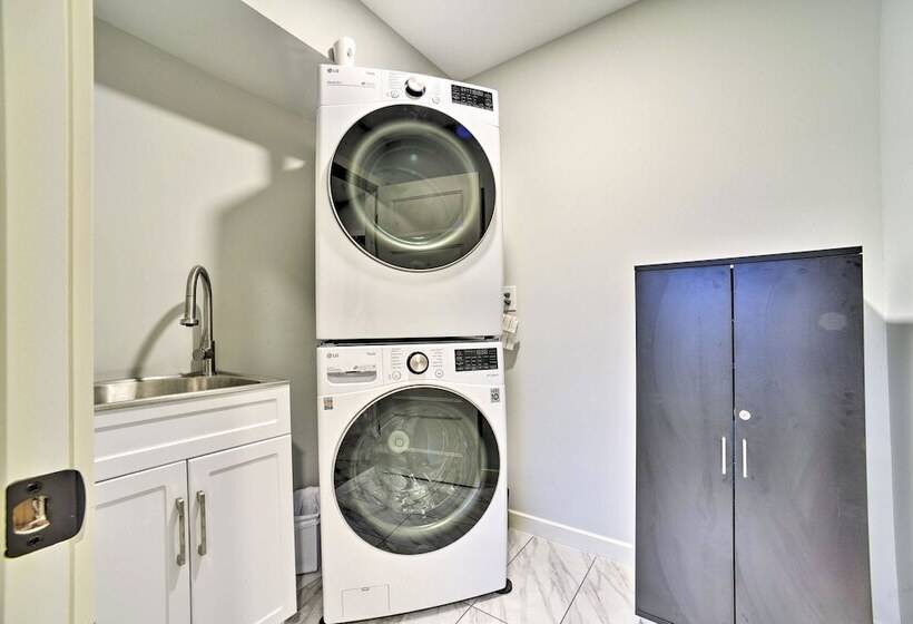 Sunny Clawson Home W/ Yard Walk To Main St!