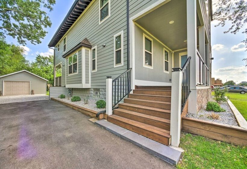 Sunny Clawson Home W/ Yard Walk To Main St!