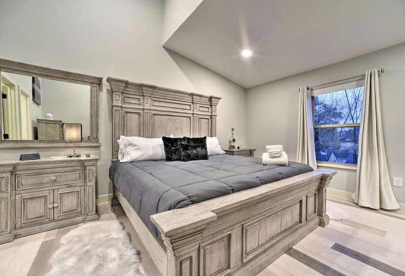 Sunny Clawson Home W/ Yard Walk To Main St!