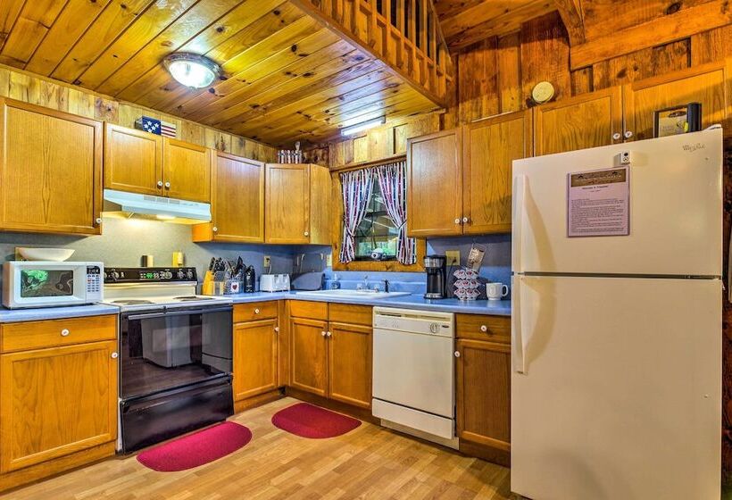 Tellico Plains Cabin   25 Acres, Backyard Creek!