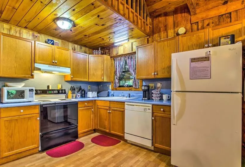 Tellico Plains Cabin   25 Acres, Backyard Creek!