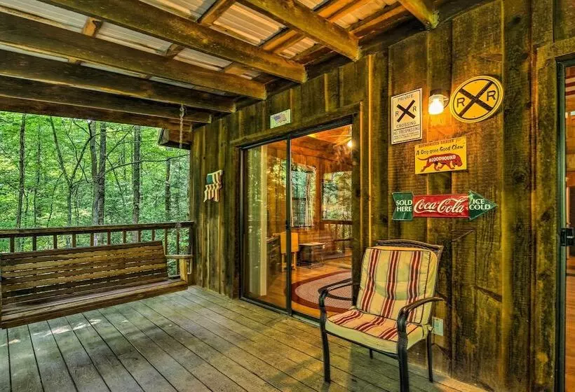 Tellico Plains Cabin   25 Acres, Backyard Creek!