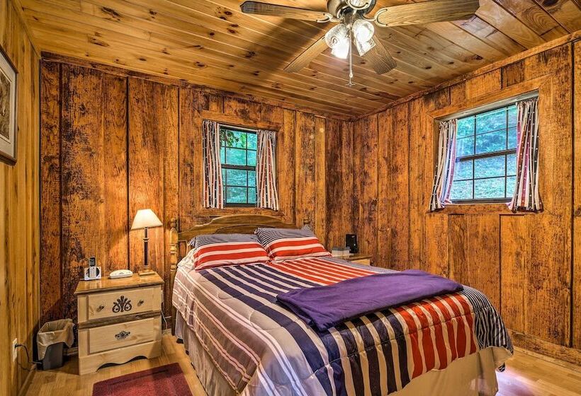 Tellico Plains Cabin 25 Acres, Backyard Creek!