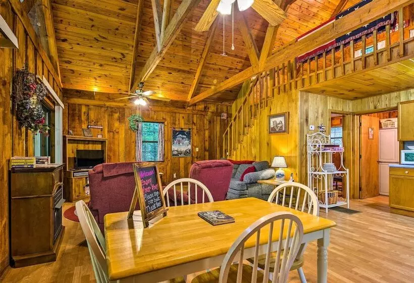 Tellico Plains Cabin   25 Acres, Backyard Creek!