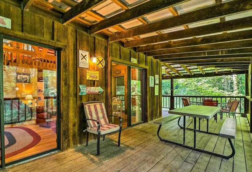 Tellico Plains Cabin   25 Acres, Backyard Creek!